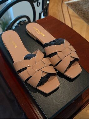 Saint Laurent Nu Pieds Woven Patent Flat Sandals